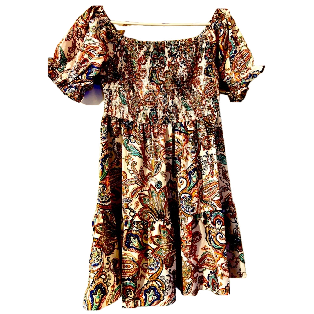 Boho babydoll style dress with smocked bodice and puff sleeves. Size M